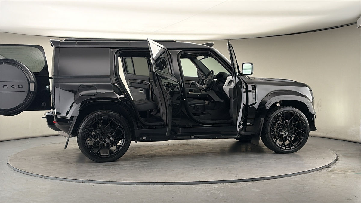 More views of Land Rover Defender 110