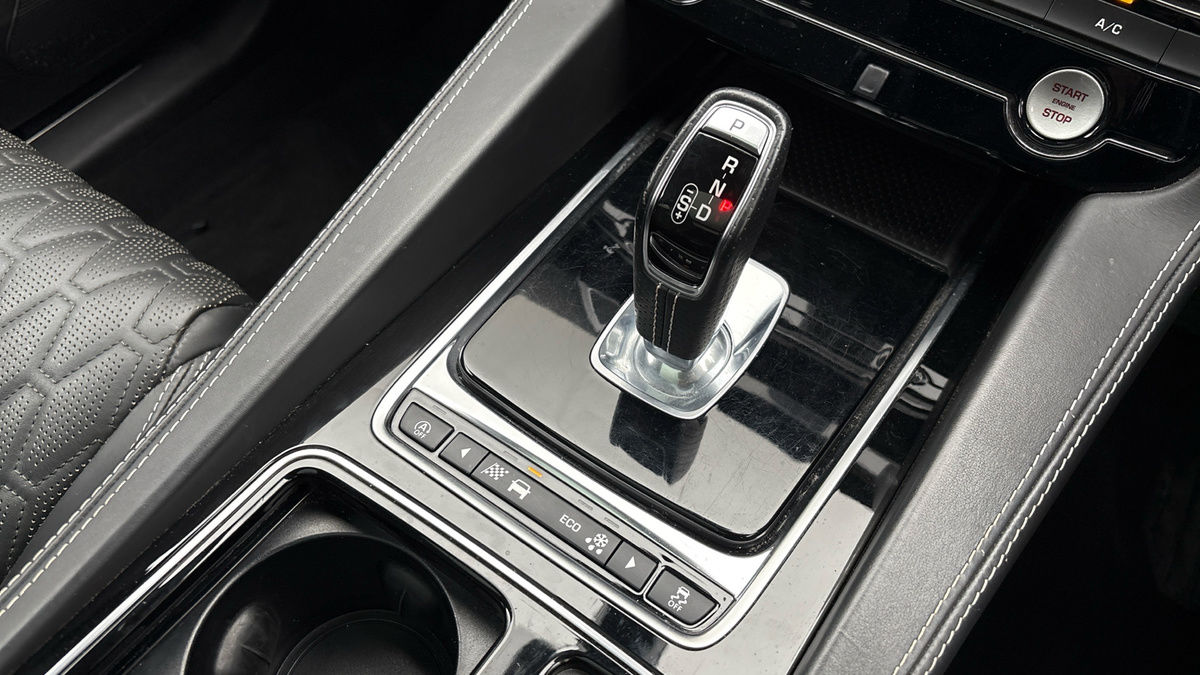 Jaguar F-PACE Image 51