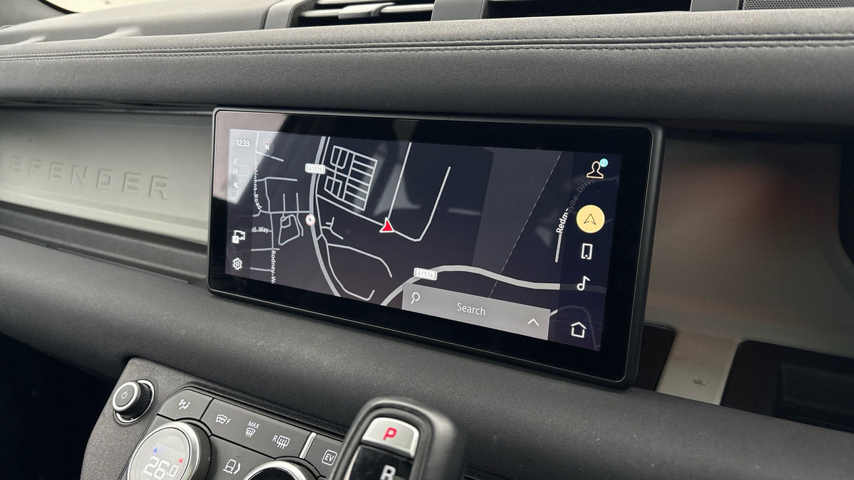 Land Rover Defender 110 Image 17