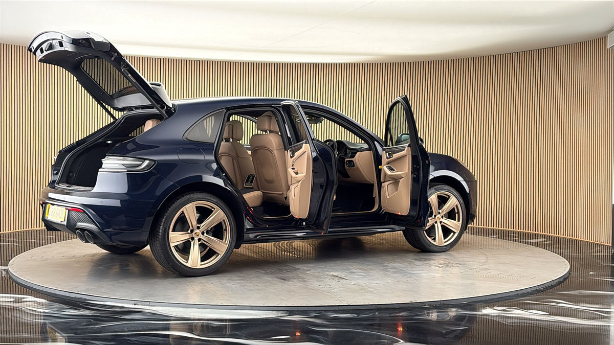 More views of Porsche Macan