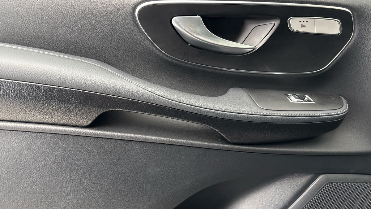 Mercedes-Benz V Class Image 19