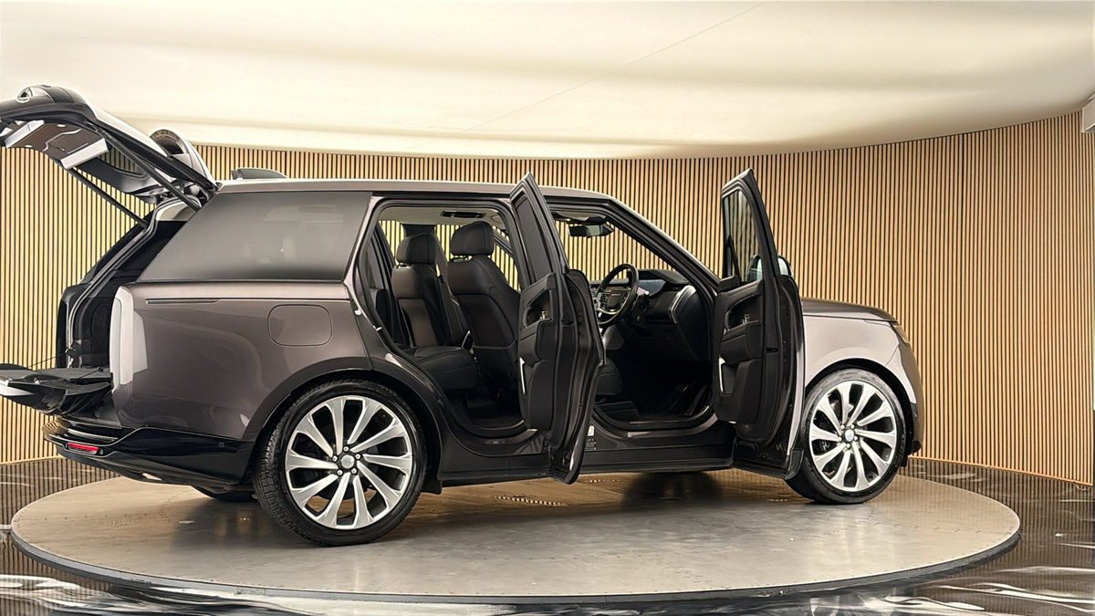 More views of Land Rover Range Rover