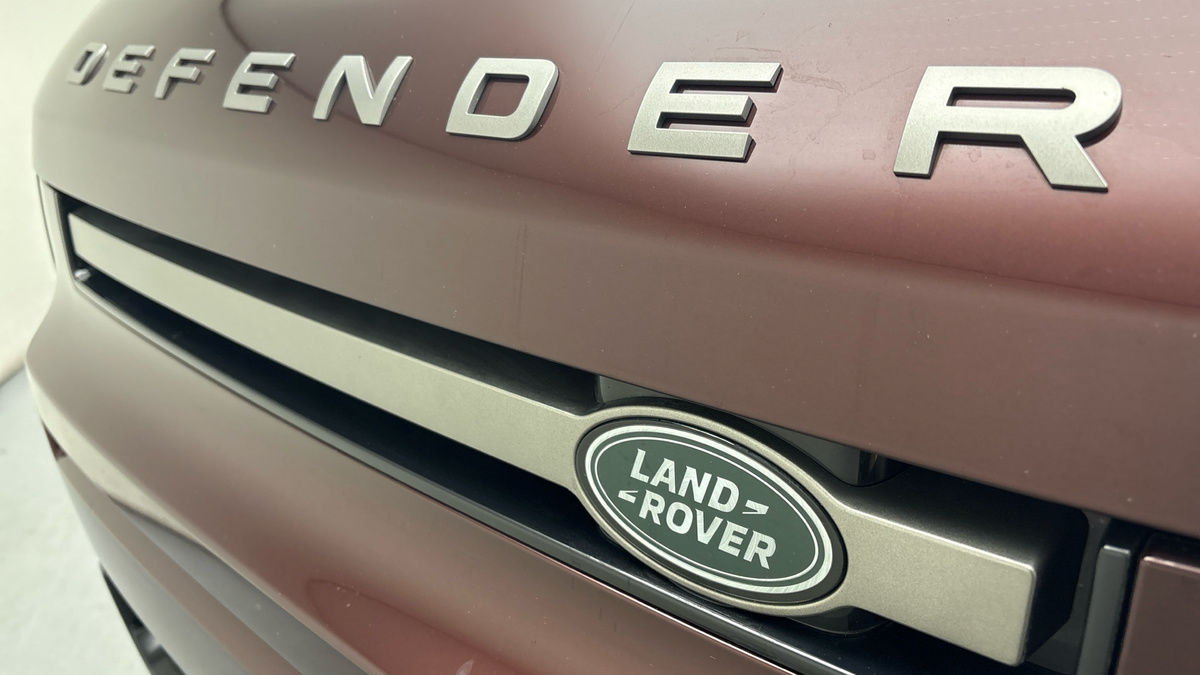 Land Rover Defender 130 Image 24