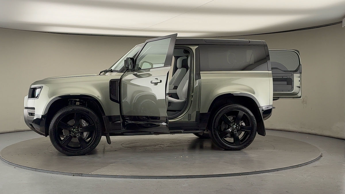 More views of Land Rover Defender 90