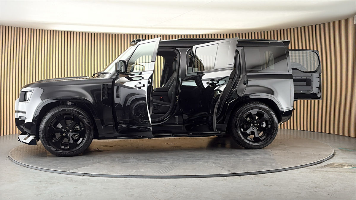 More views of Land Rover Defender 110