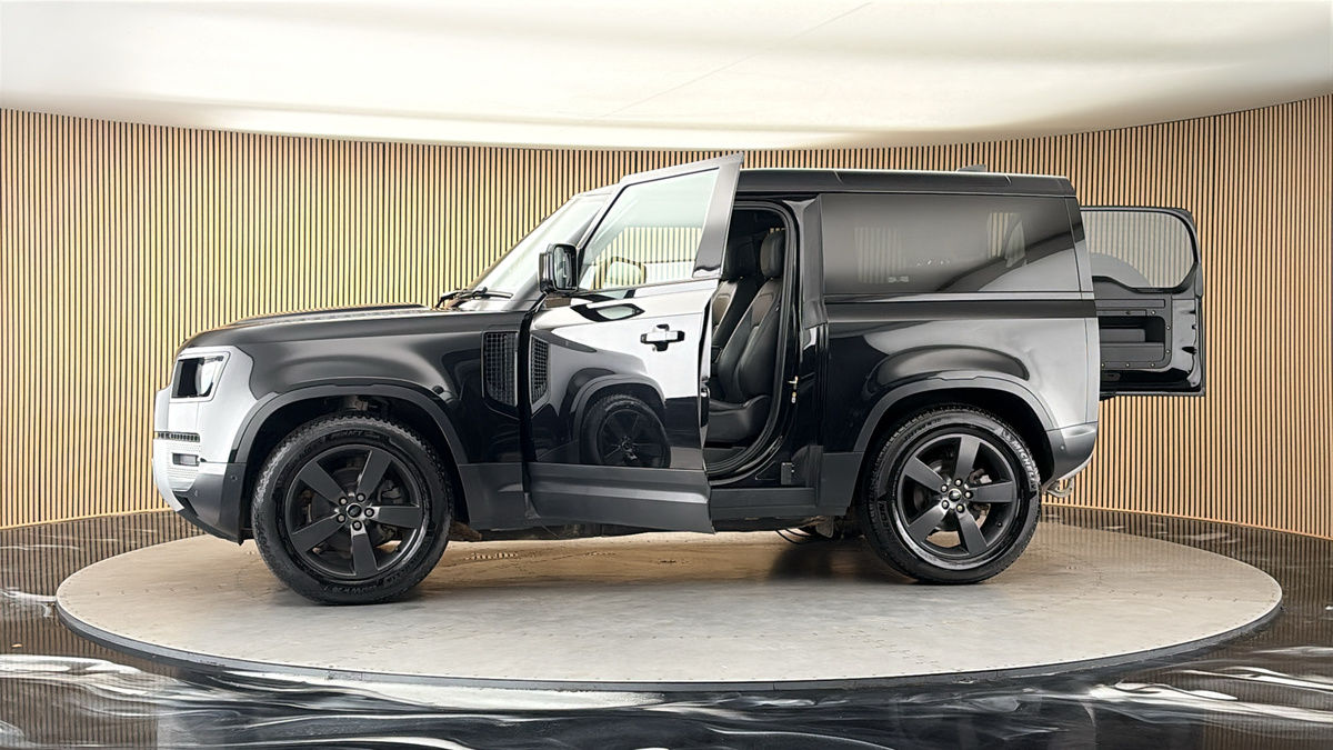 More views of Land Rover Defender 90