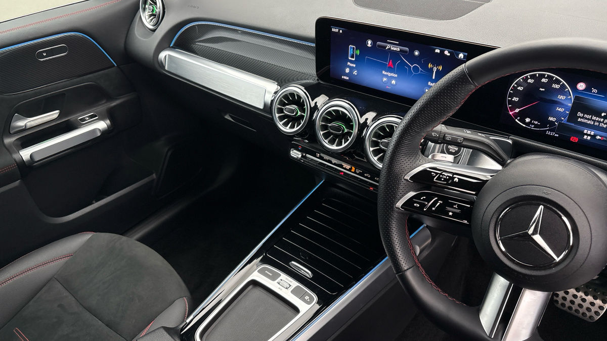 Mercedes-Benz GLB Image 18