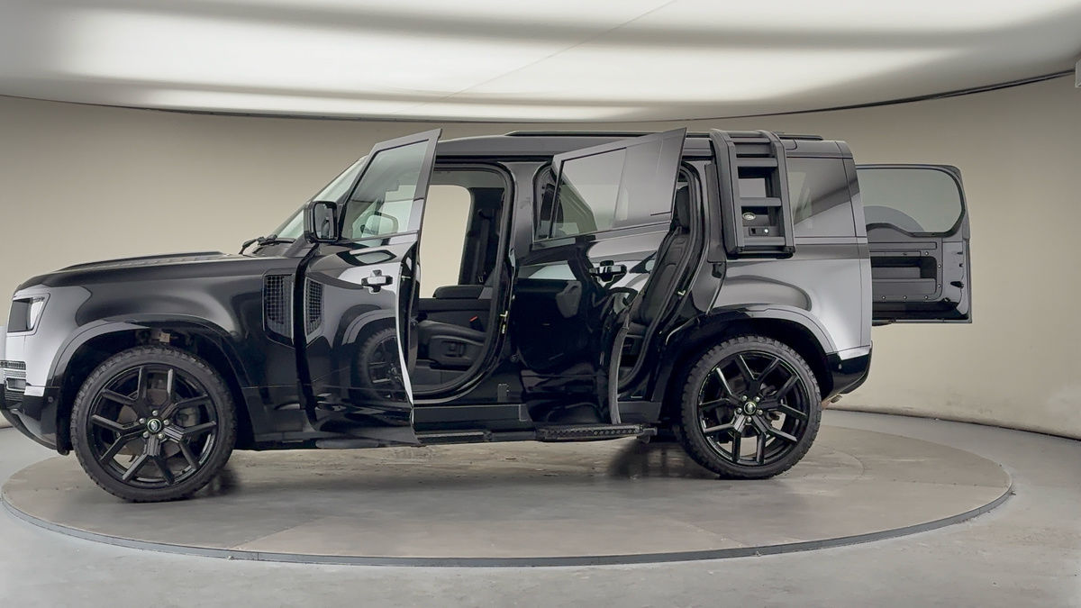 More views of Land Rover Defender 110