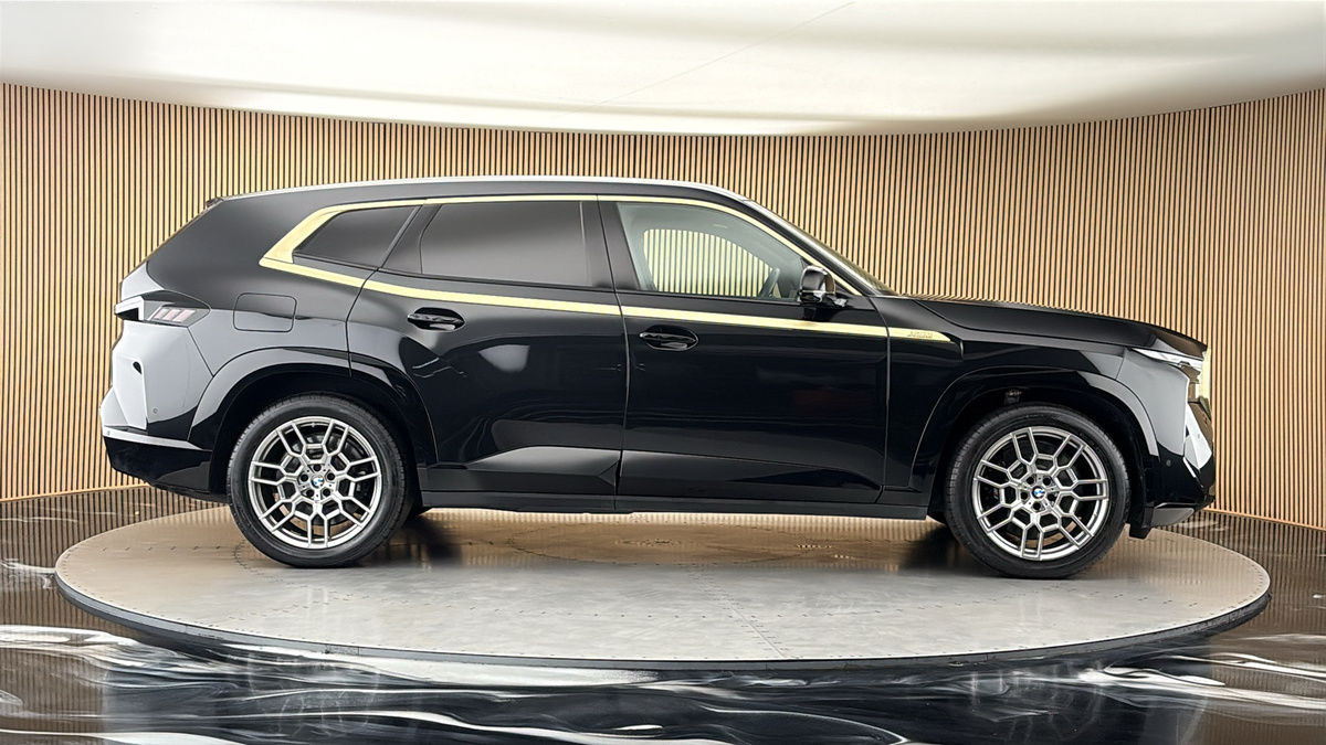 BMW XM Image 16