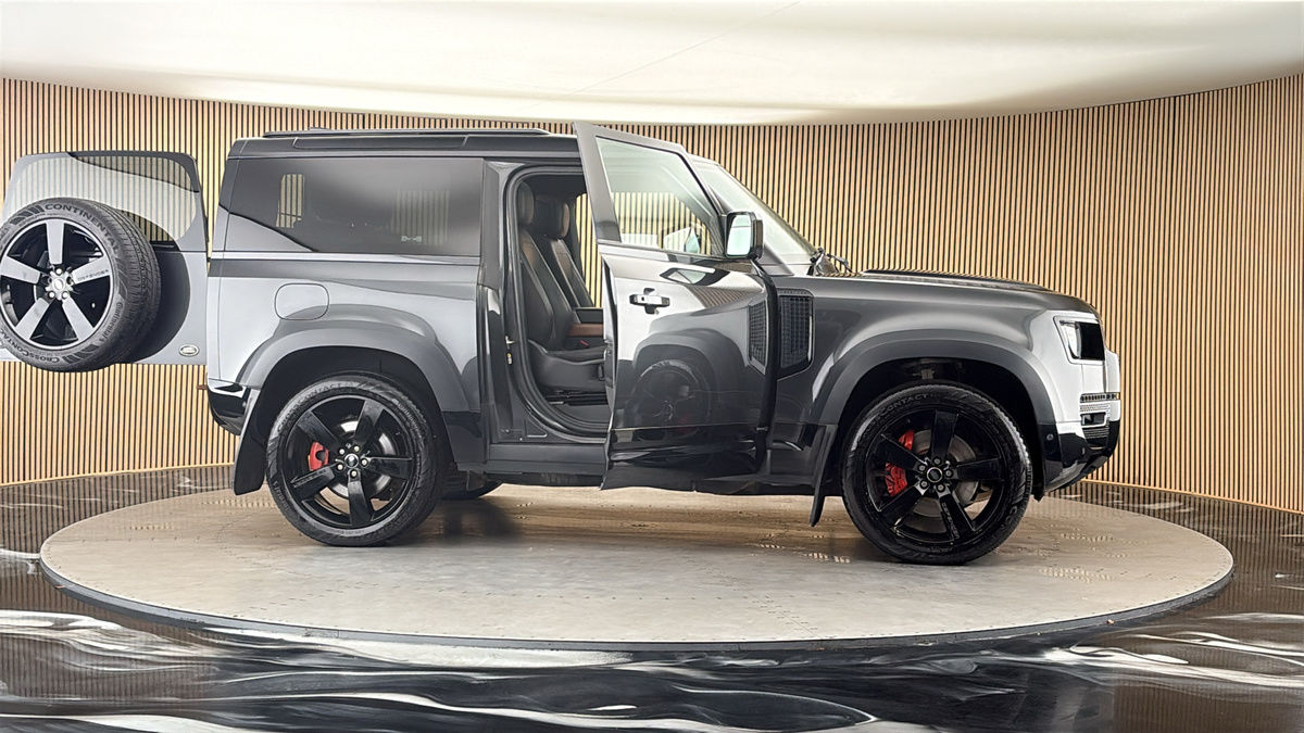 More views of Land Rover Defender 90