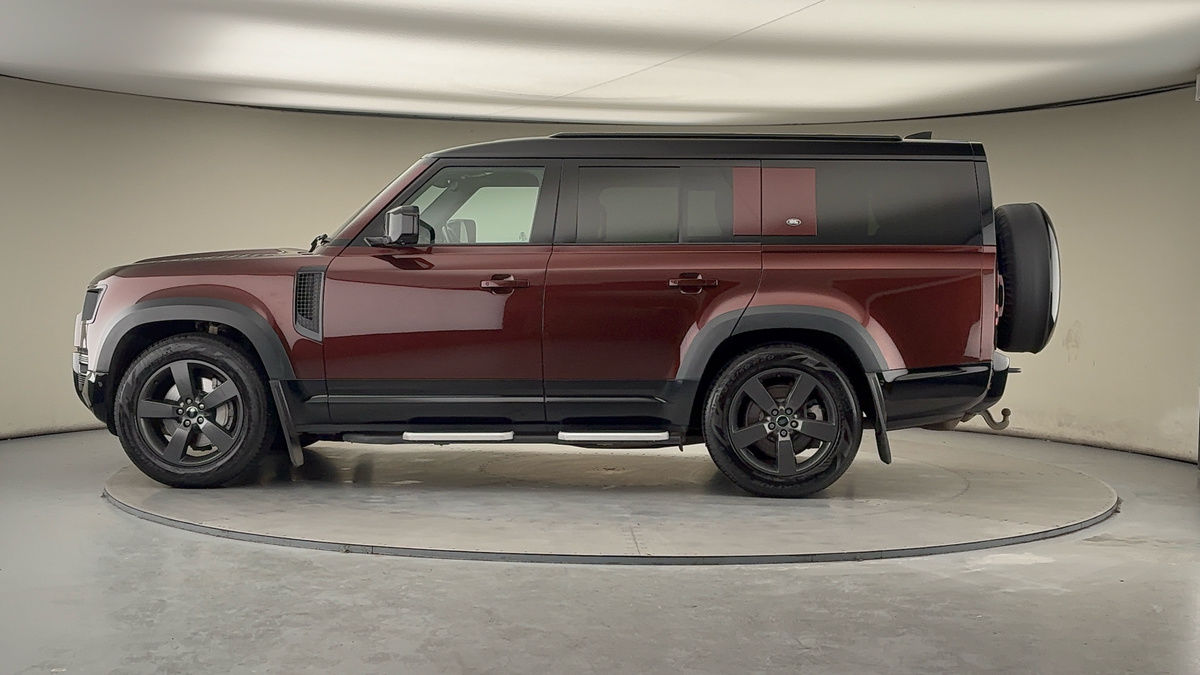 Land Rover Defender 130 Image 15