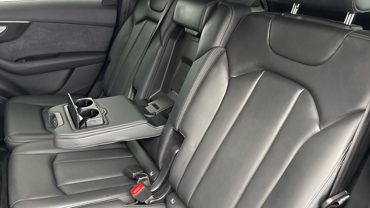 Audi Q7 Image 9