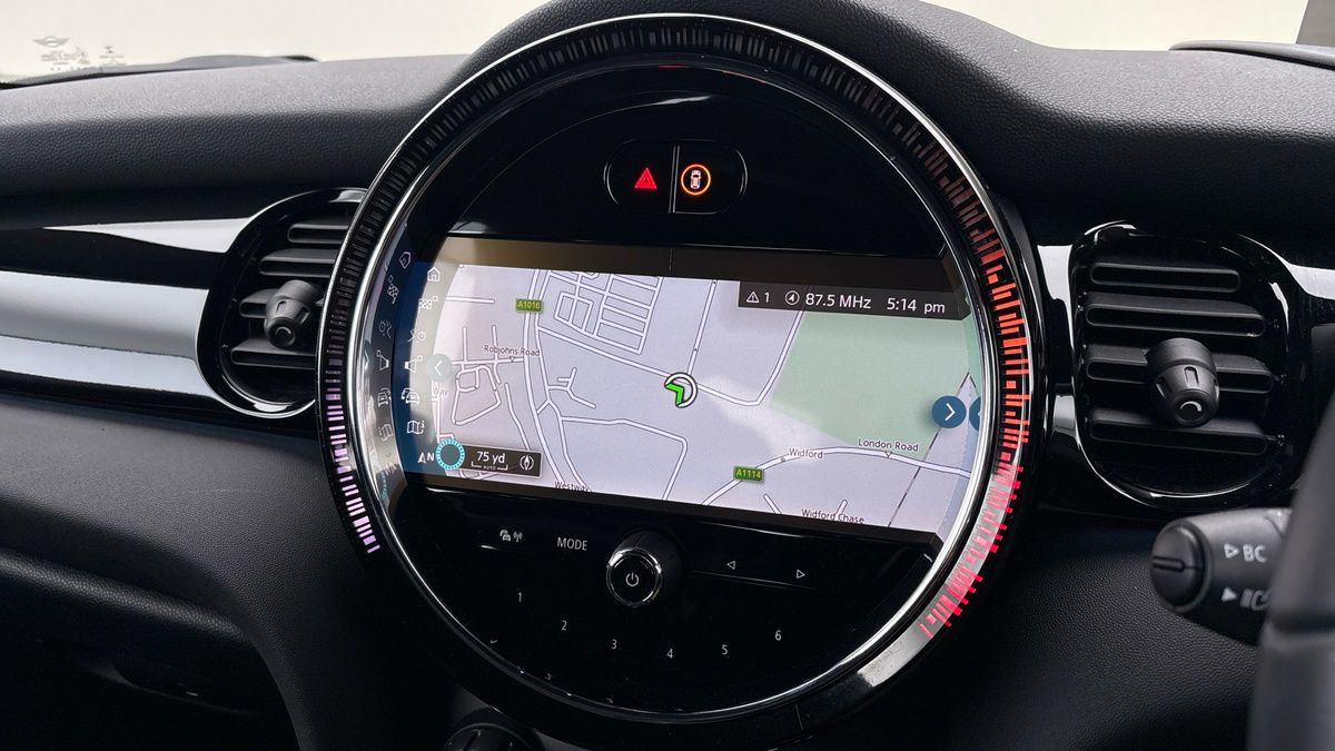 MINI Convertible Image 17