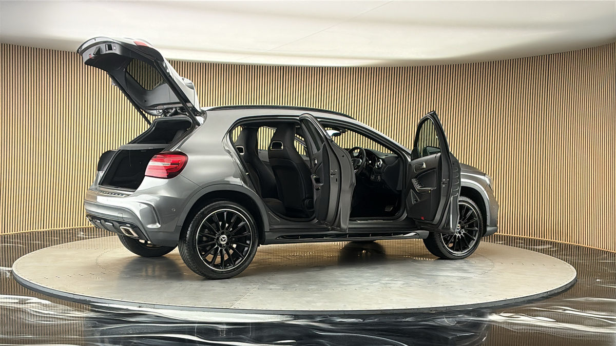 More views of Mercedes-Benz GLA