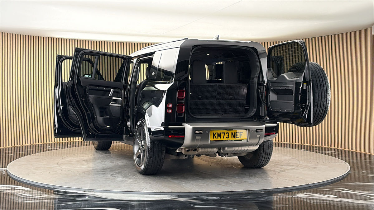 More views of Land Rover Defender 110