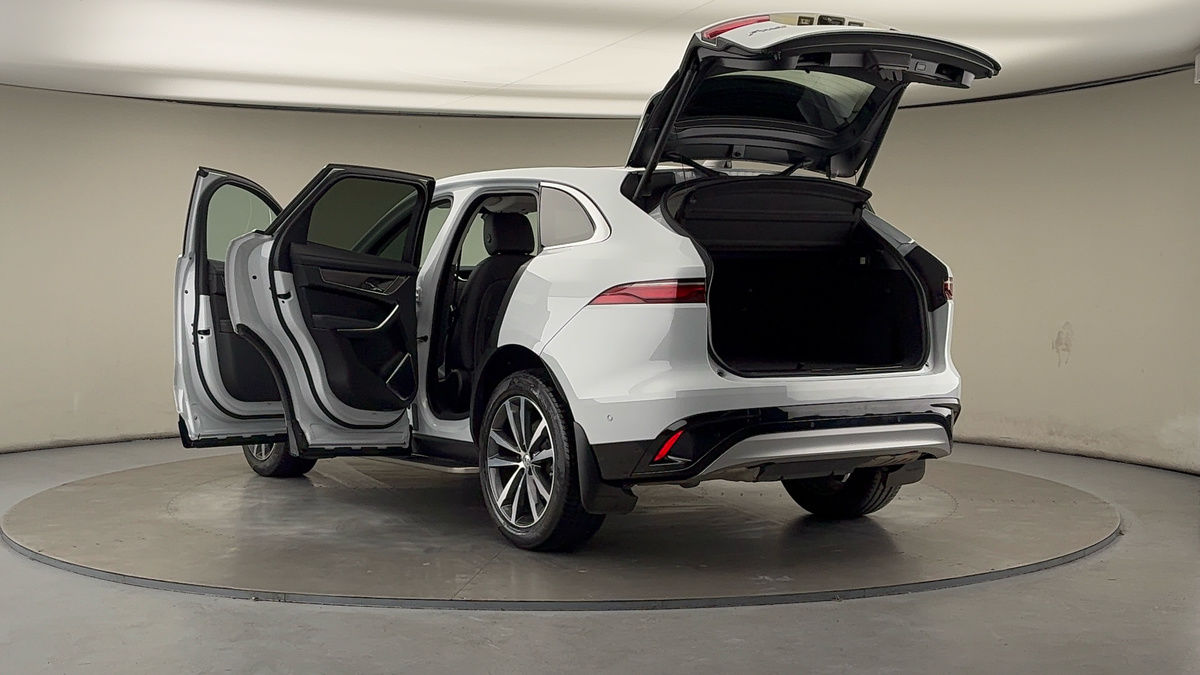 Jaguar F-PACE Image 23