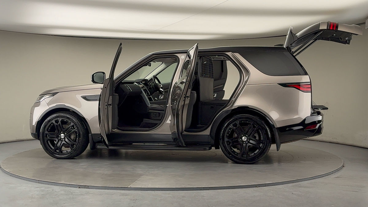 More views of Land Rover Discovery