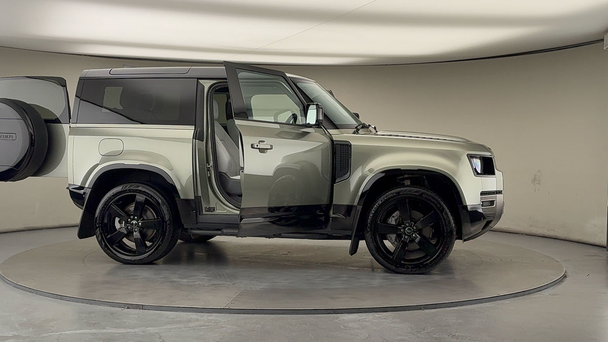 More views of Land Rover Defender 90