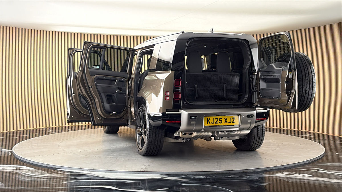 More views of Land Rover Defender 110