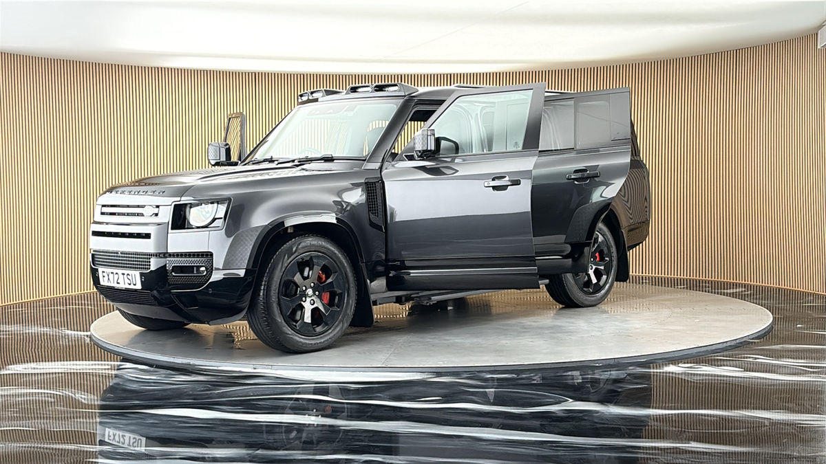 Land Rover Defender 130 Image 22