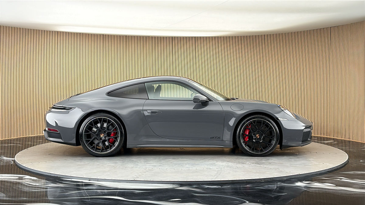 Porsche 911 Image 16
