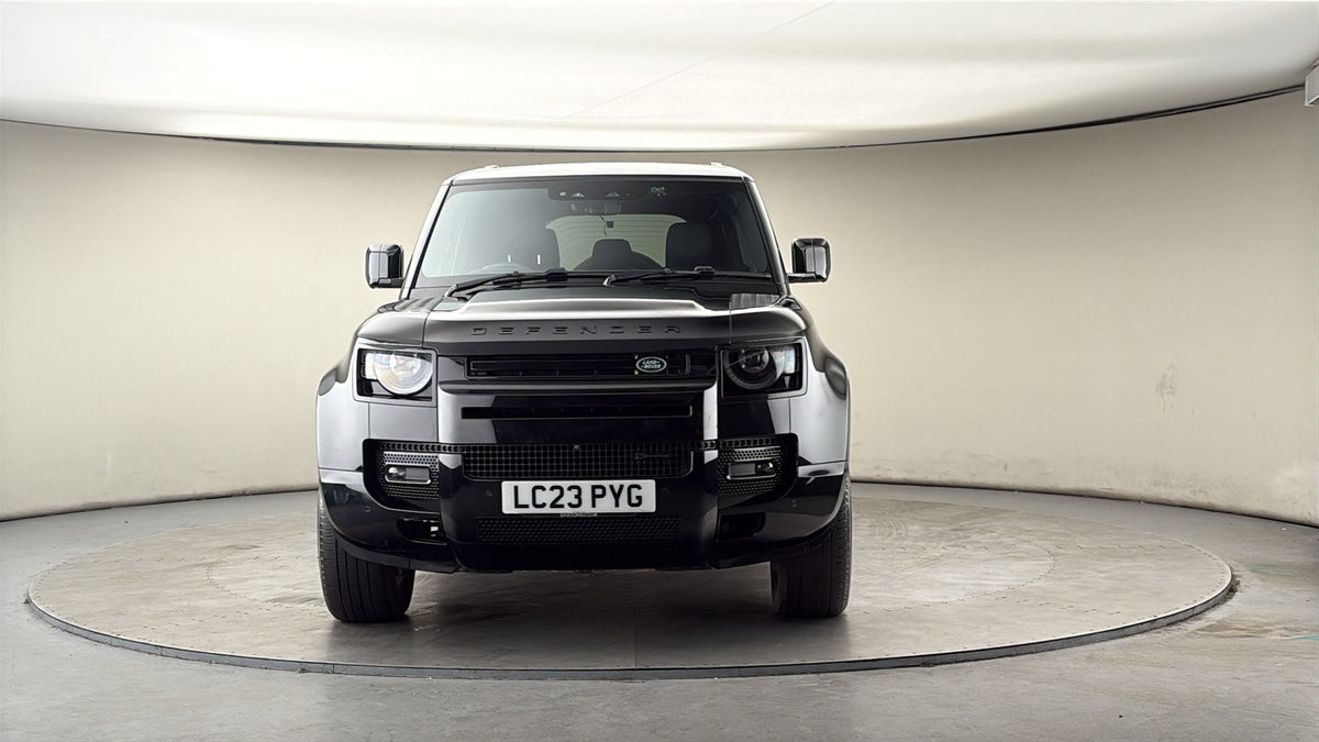 Land Rover Defender 110 Image 3