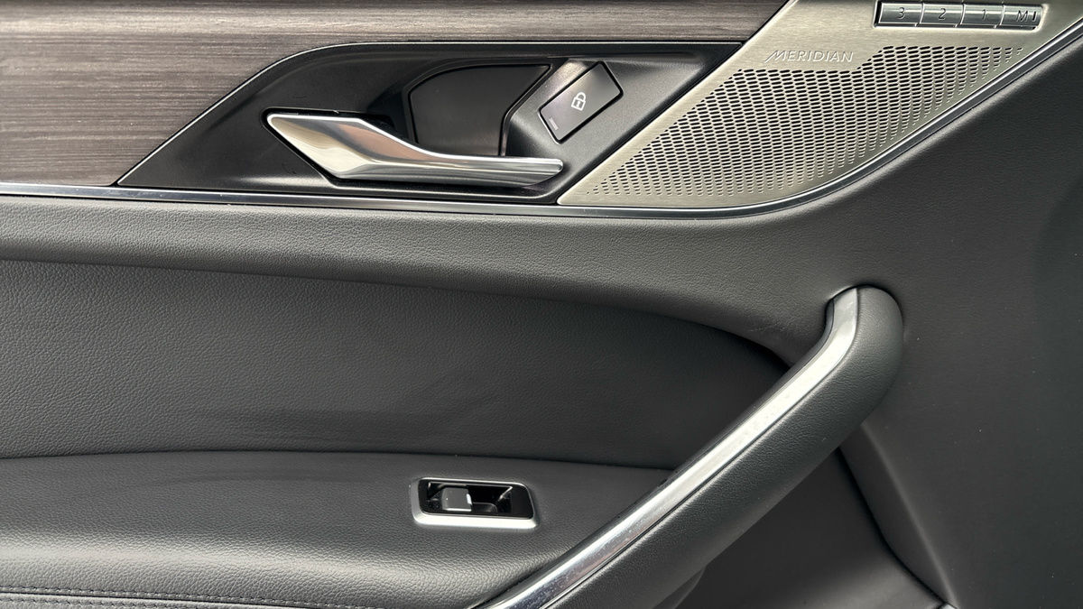 Jaguar F-PACE Image 19