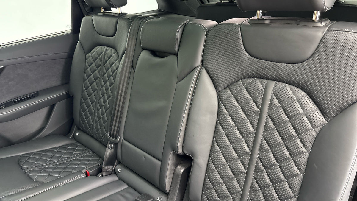 Audi Q7 Image 8