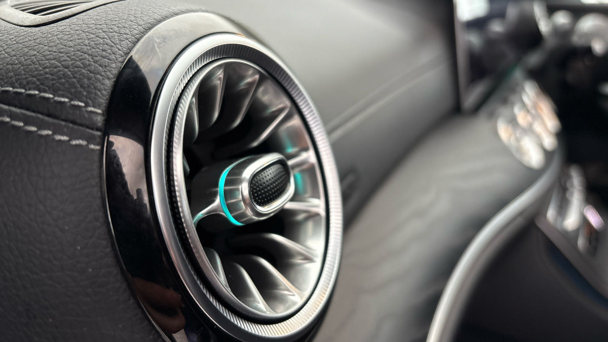 Mercedes-Benz E Class Image 9