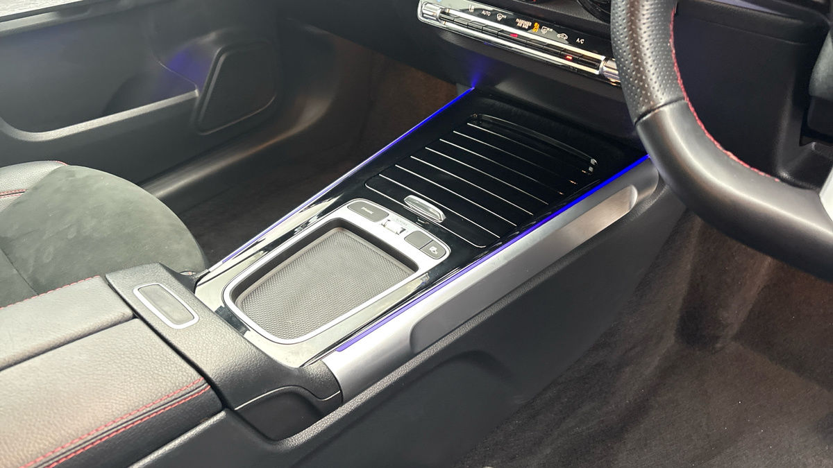 Mercedes-Benz GLB Image 18