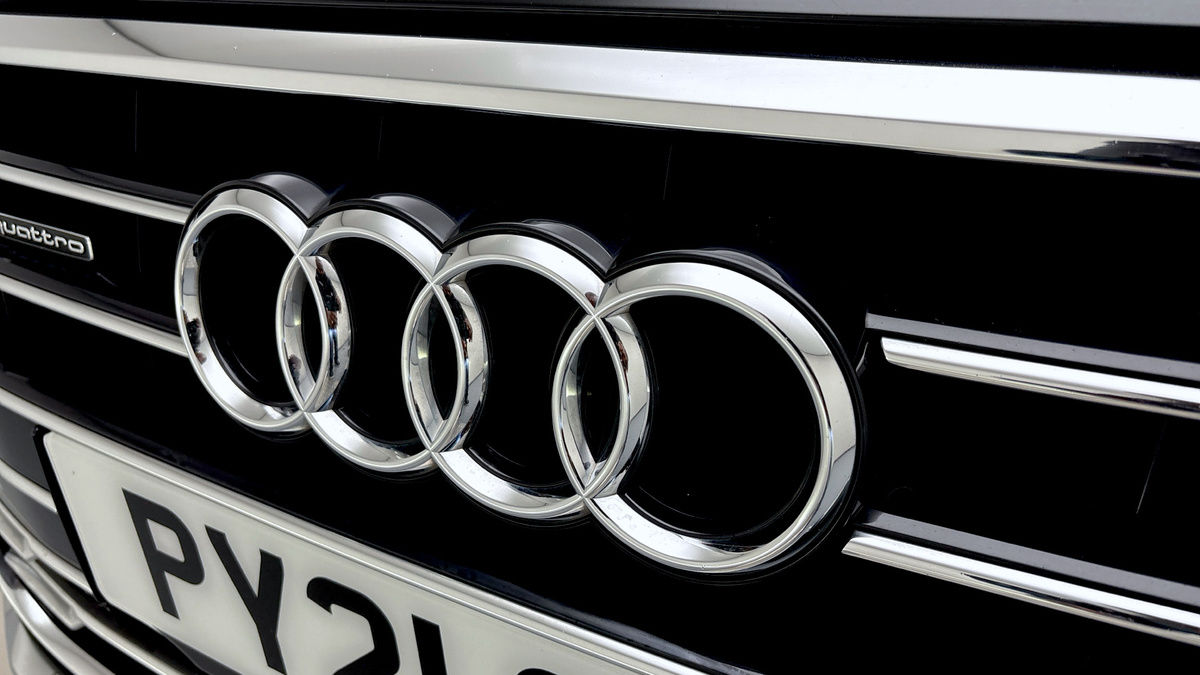 Audi A8 Image 24