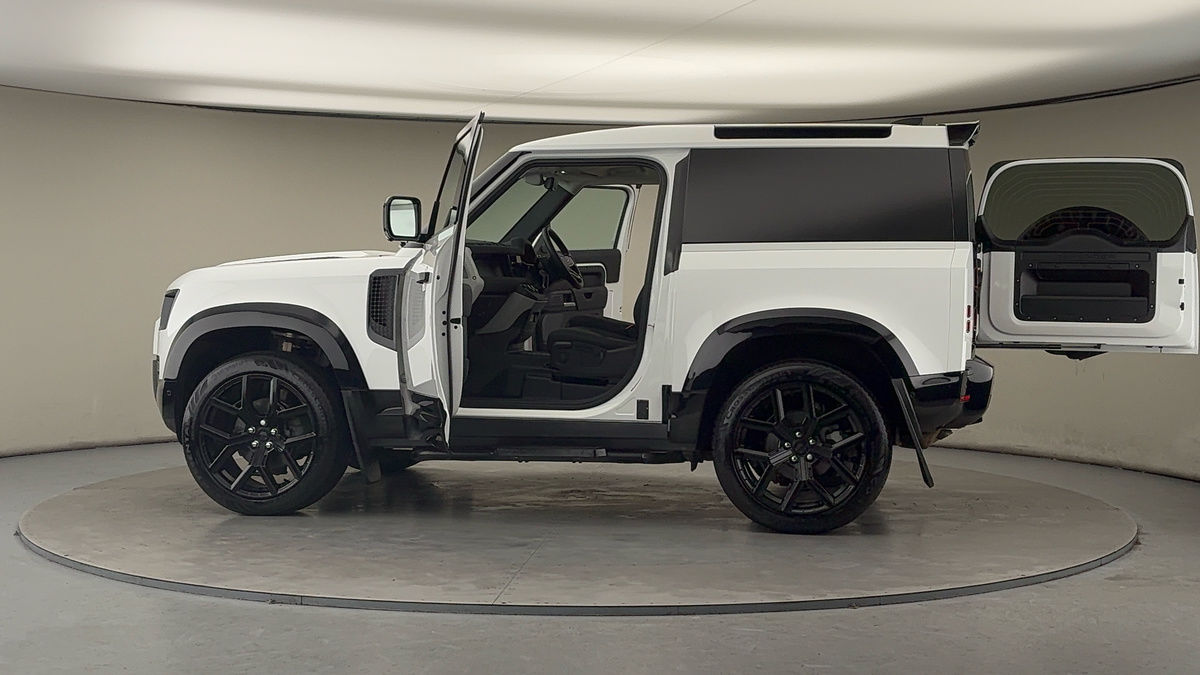 More views of Land Rover Defender 90