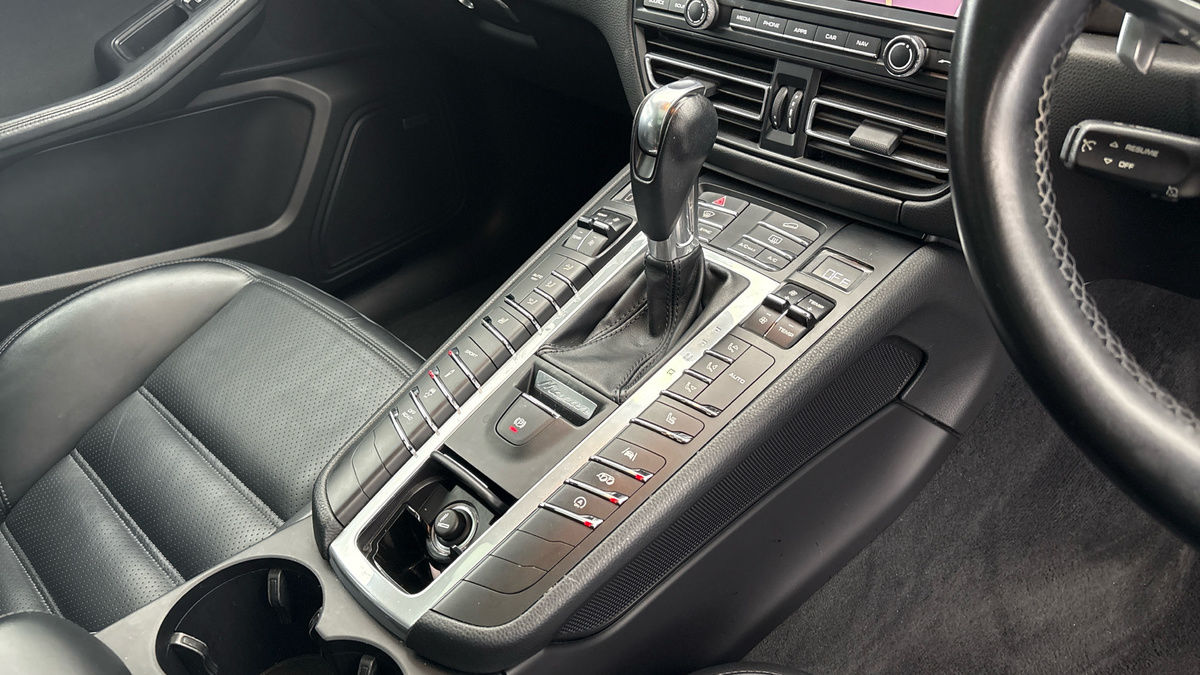 Porsche Macan Image 18