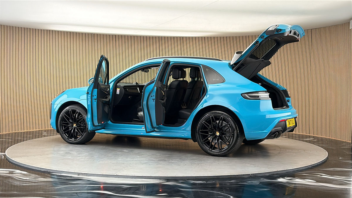 More views of Porsche Macan