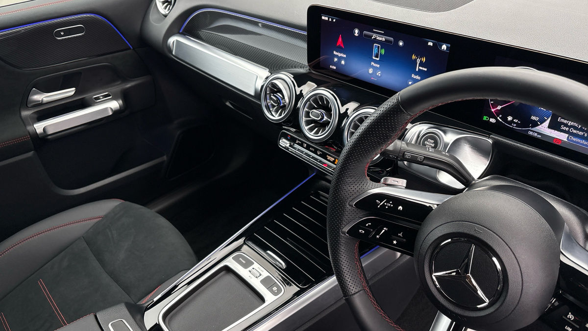Mercedes-Benz GLB Image 18