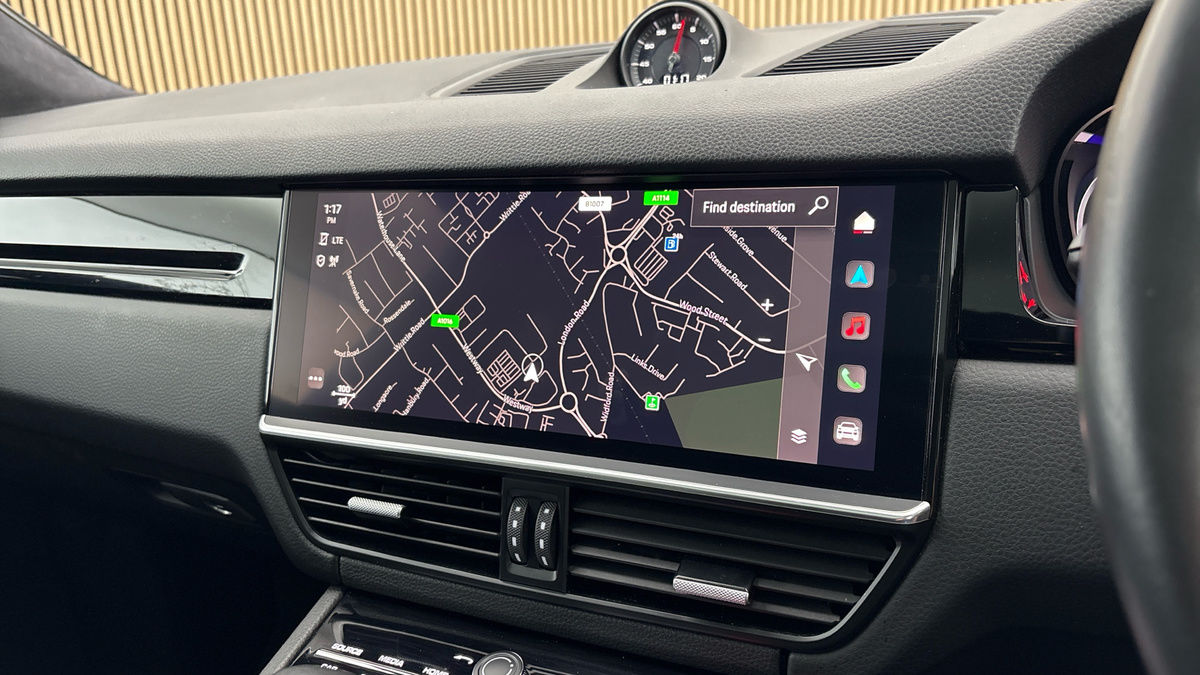 Porsche Cayenne Image 17