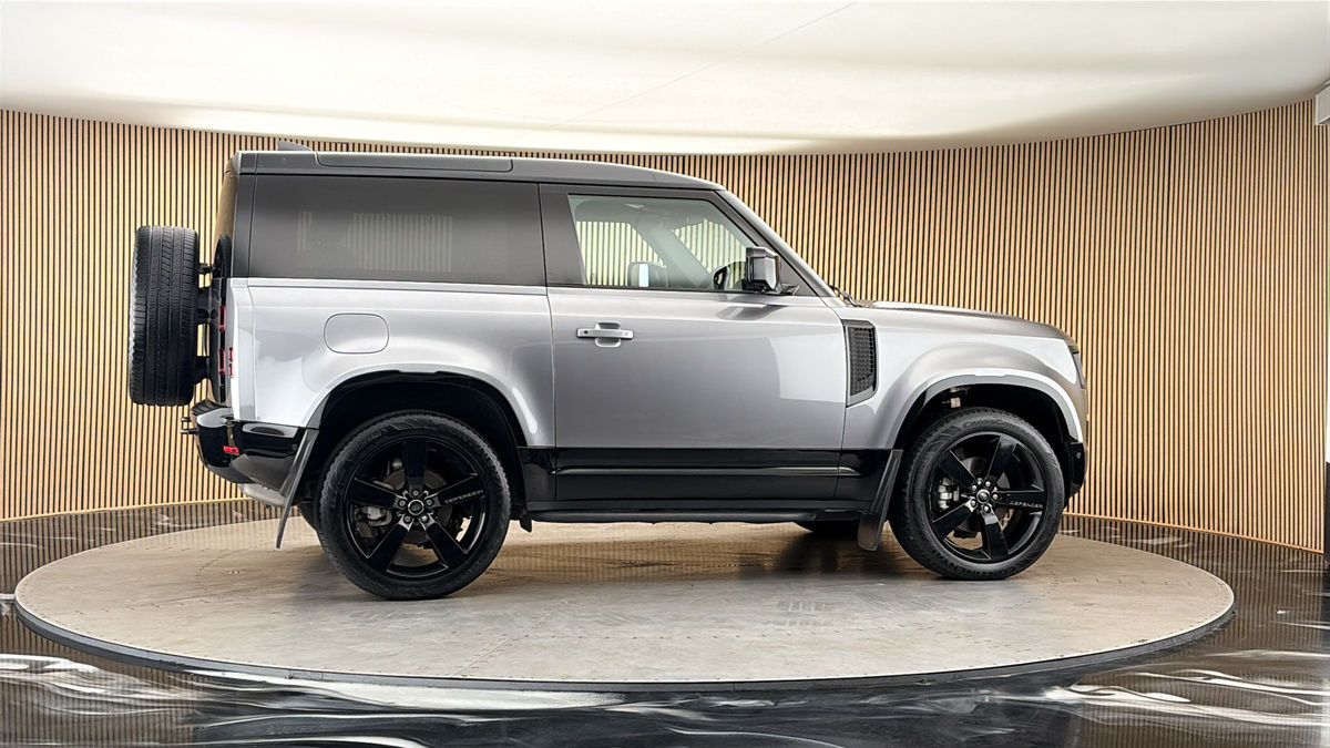 More views of Land Rover Defender 90
