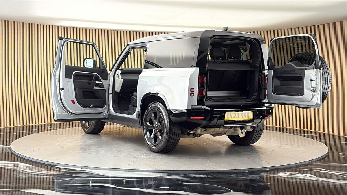 Land Rover Defender 90 Image 23