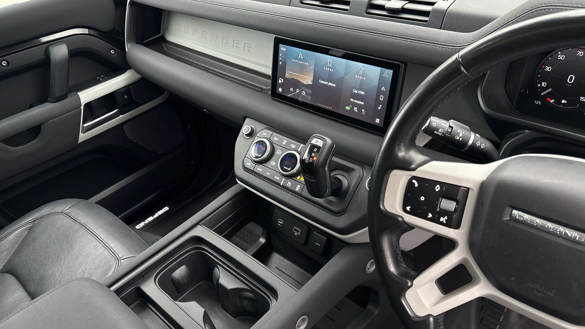 Land Rover Defender 110 Urban Image 18