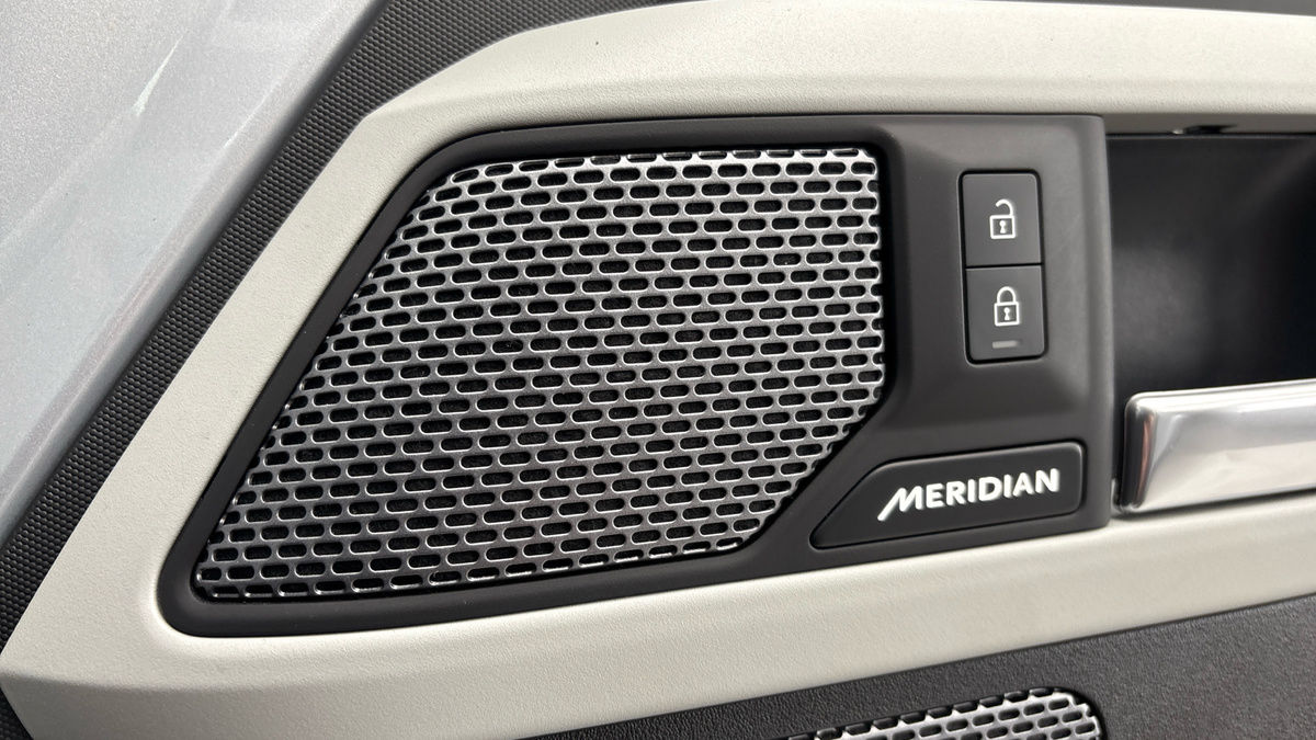 Land Rover Defender 110 Urban Image 25