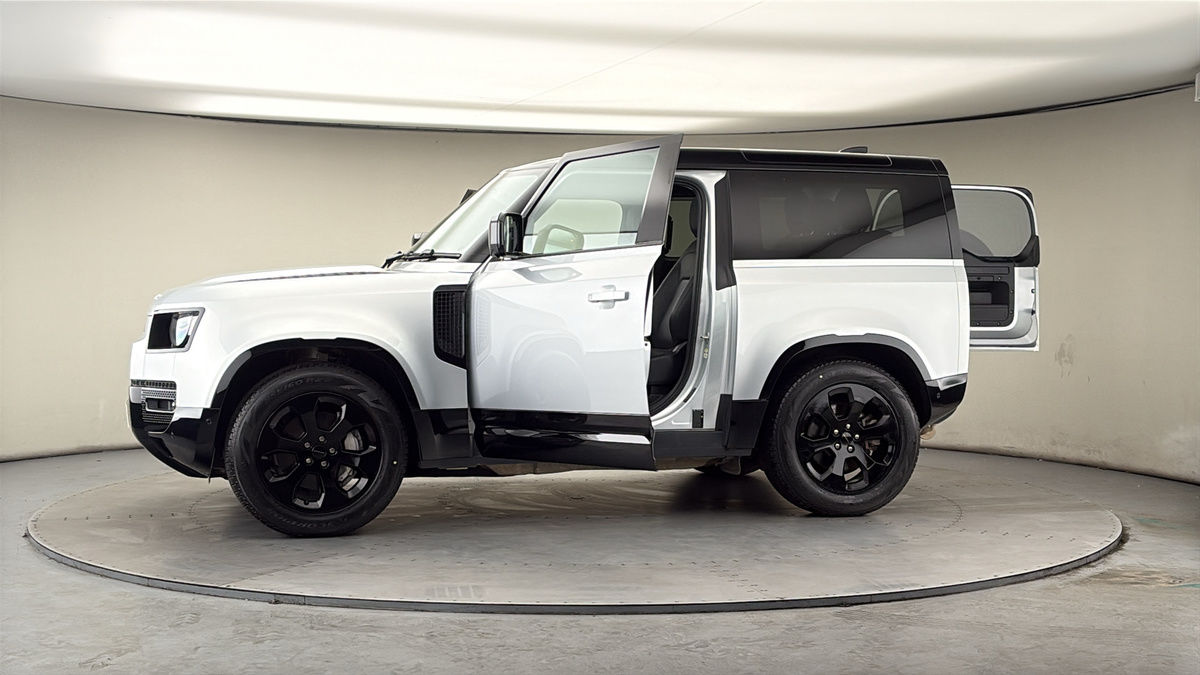 More views of Land Rover Defender 90