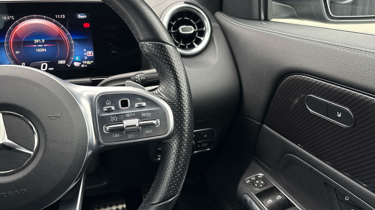 Mercedes-Benz GLA Image 14