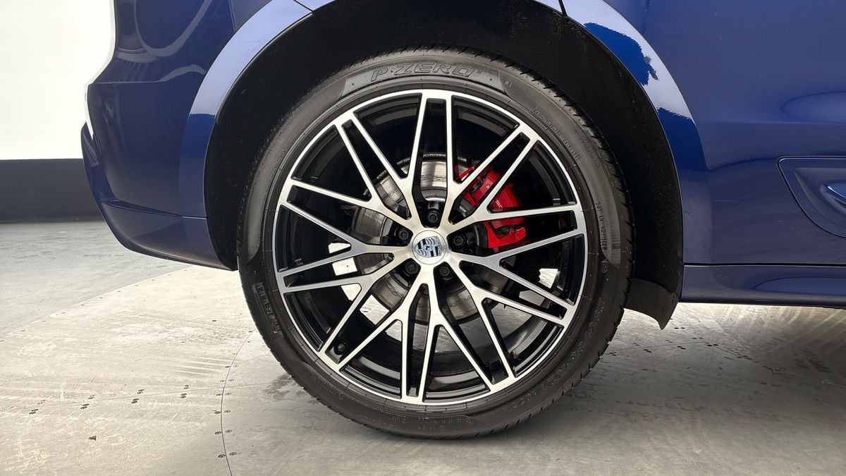 Porsche Macan Image 10