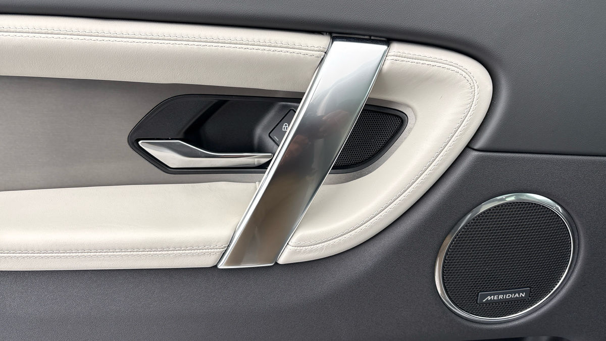 Land Rover Discovery Sport Image 19