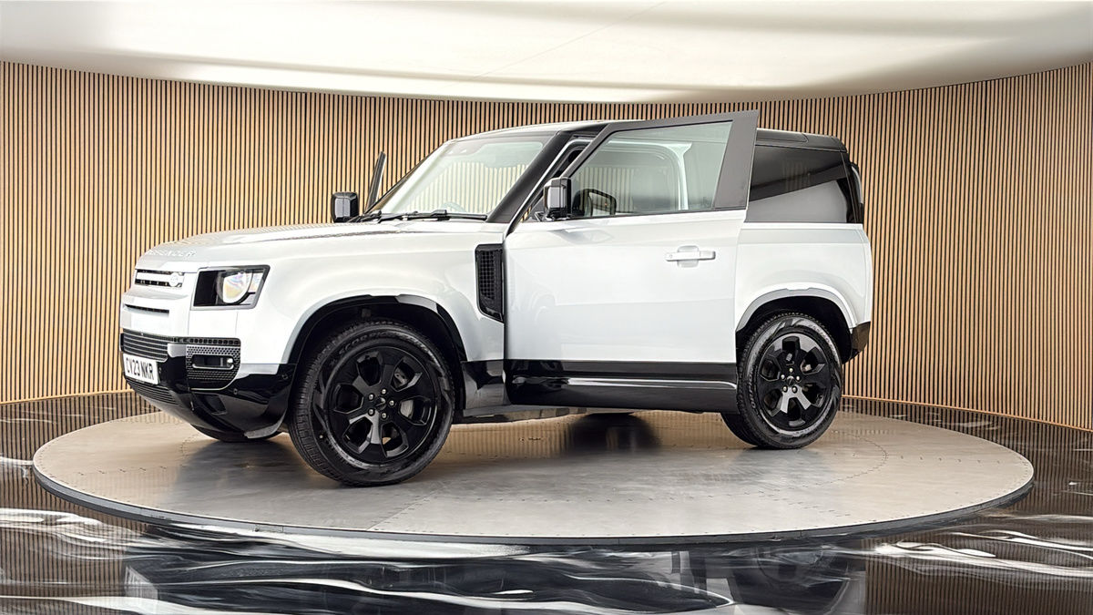 More views of Land Rover Defender 90
