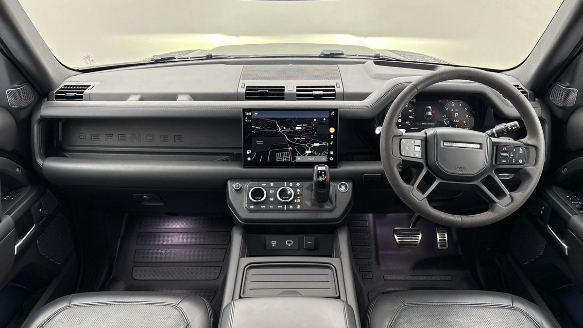 Land Rover Defender 110 Image 12
