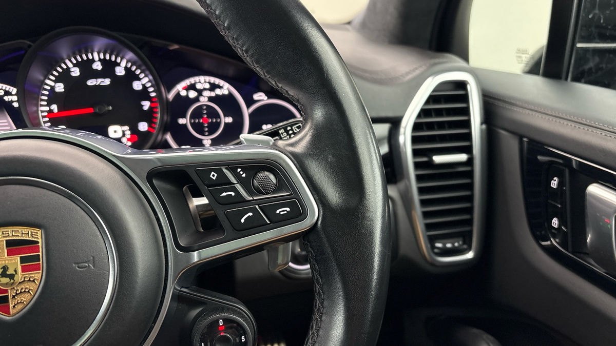 Porsche Cayenne Image 14