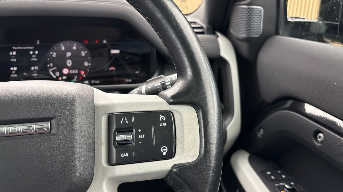 Land Rover Defender 90 Image 14