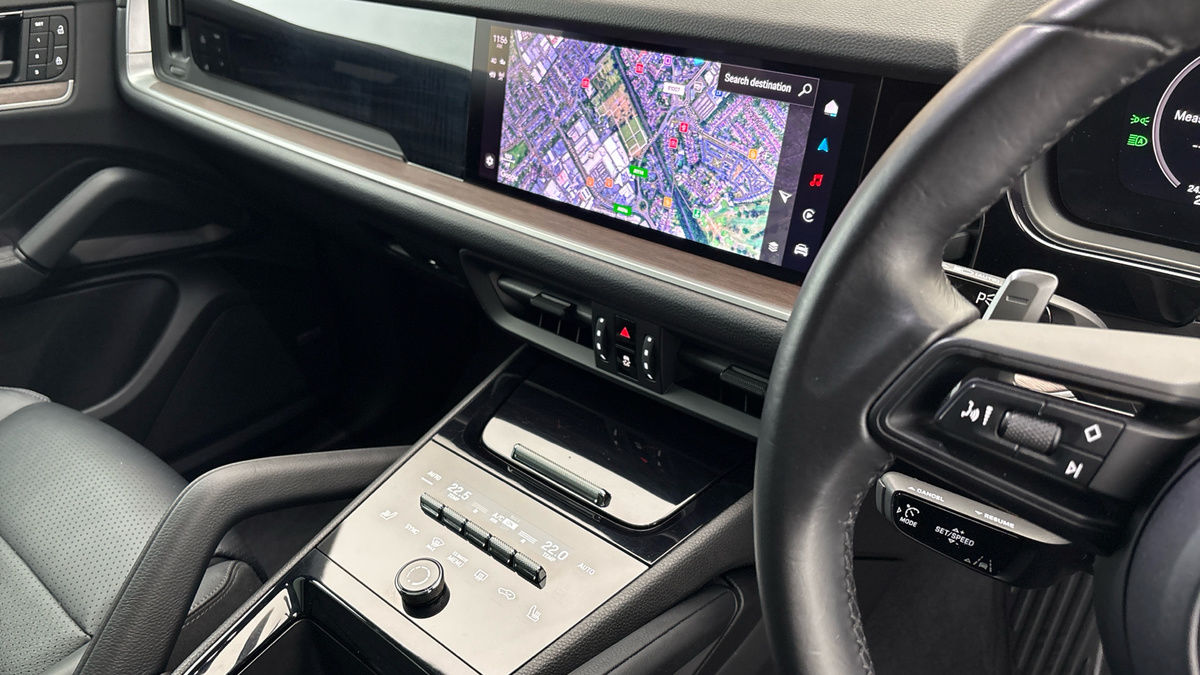 Porsche Cayenne Image 18