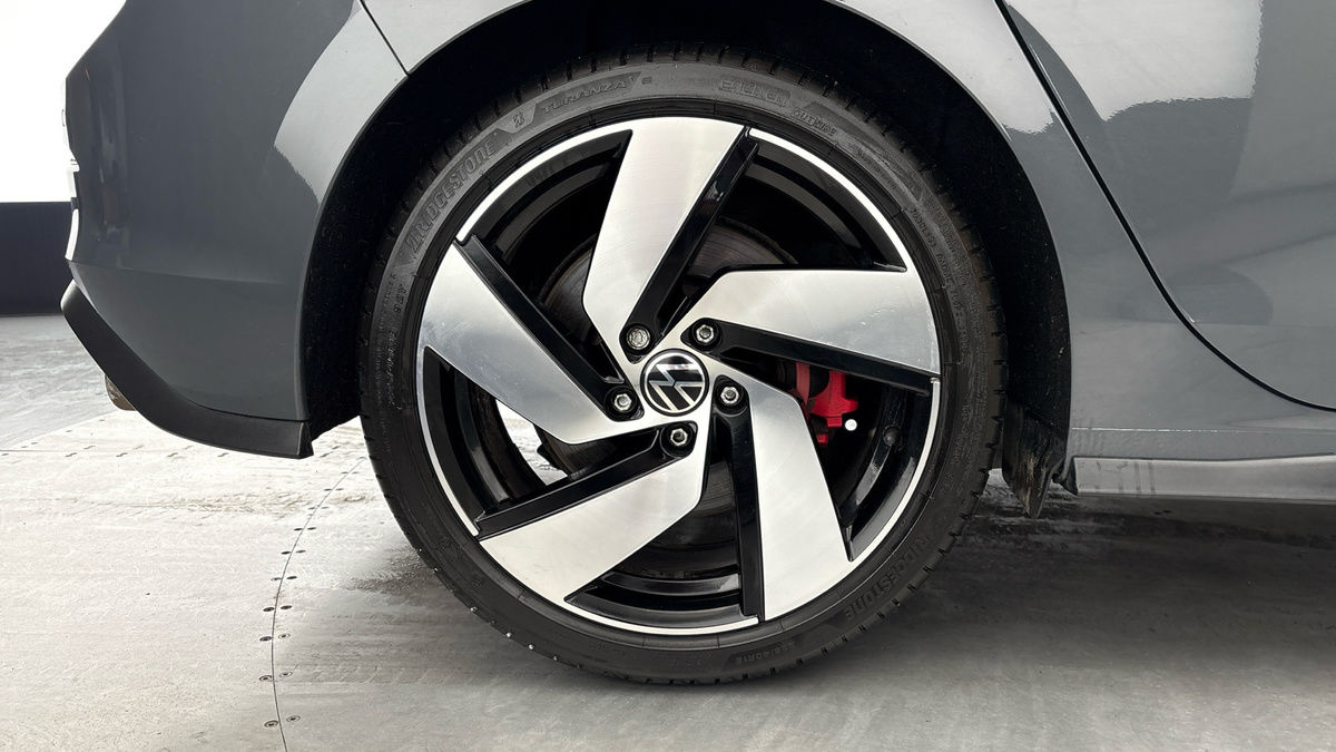 Volkswagen Golf Image 10